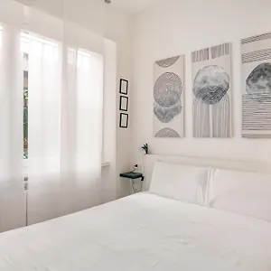 https://urban-hub-apartments.it-lombardy.com
