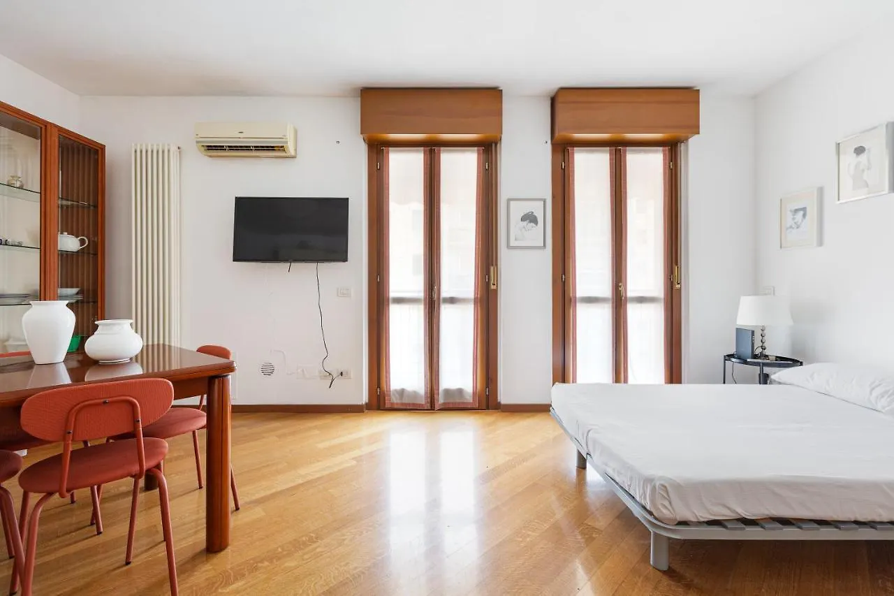 Cosy Studio With Balcony & Private Garage Milan 0*,  Italy