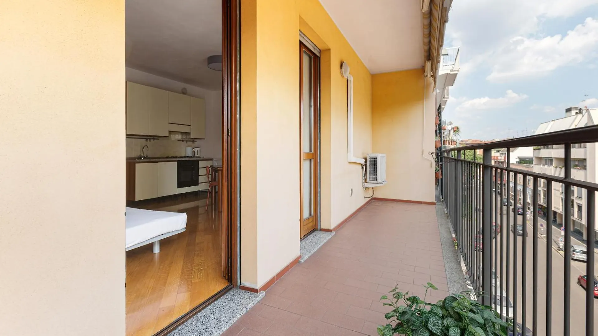 Apartment Cosy Studio With Balcony & Private Garage Milan